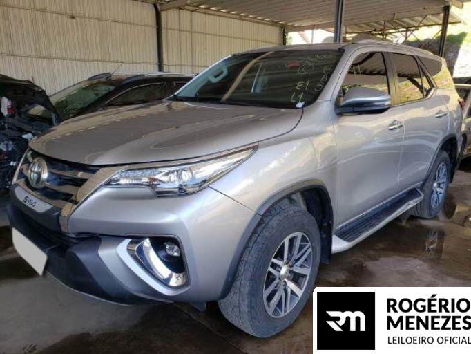 TOYOTA HILUX SW4 17/17 